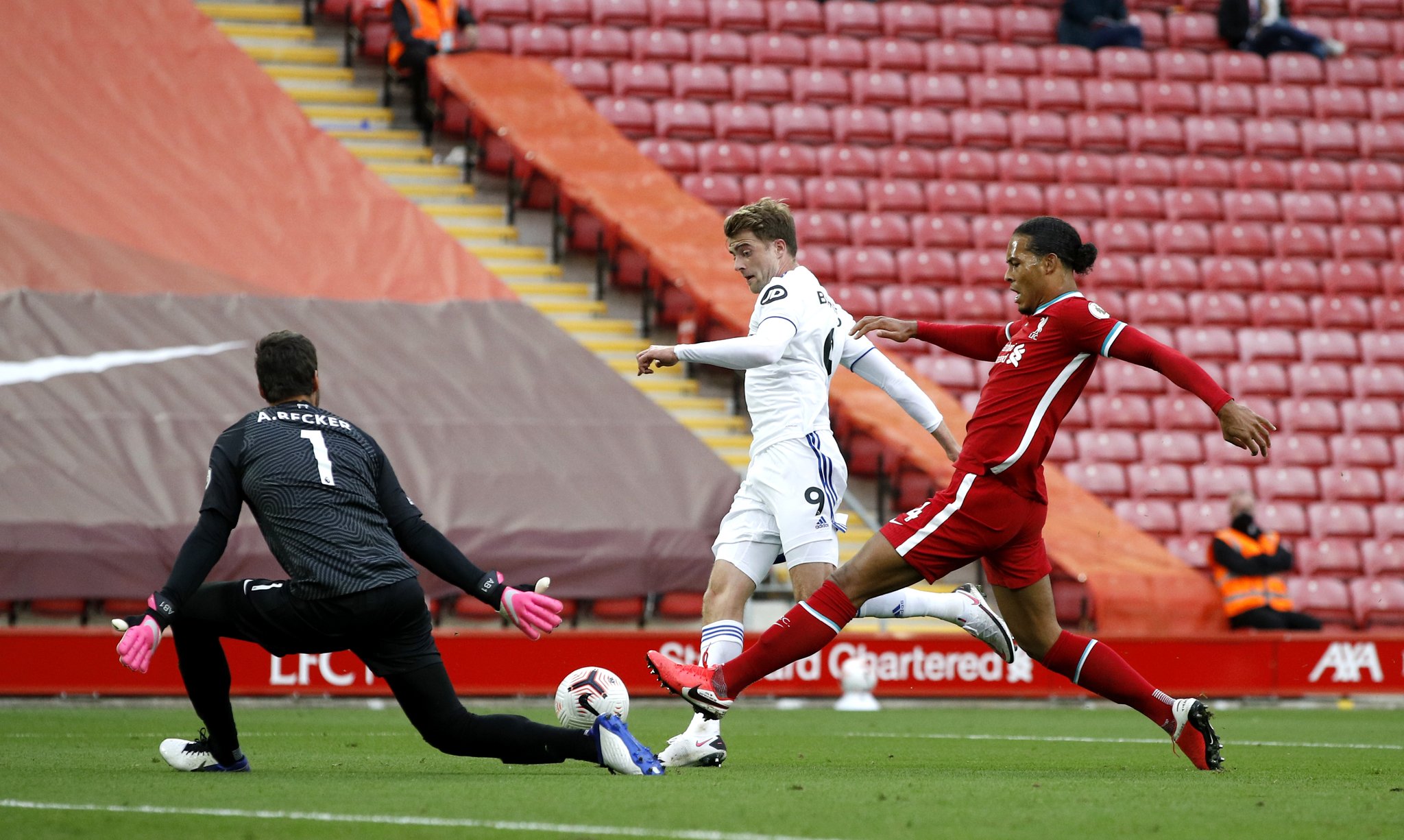 伦萨的对决 伦萨的对决